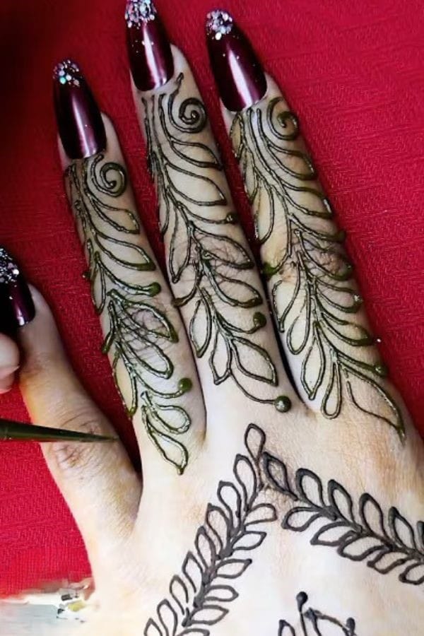 simple front hand mehndi