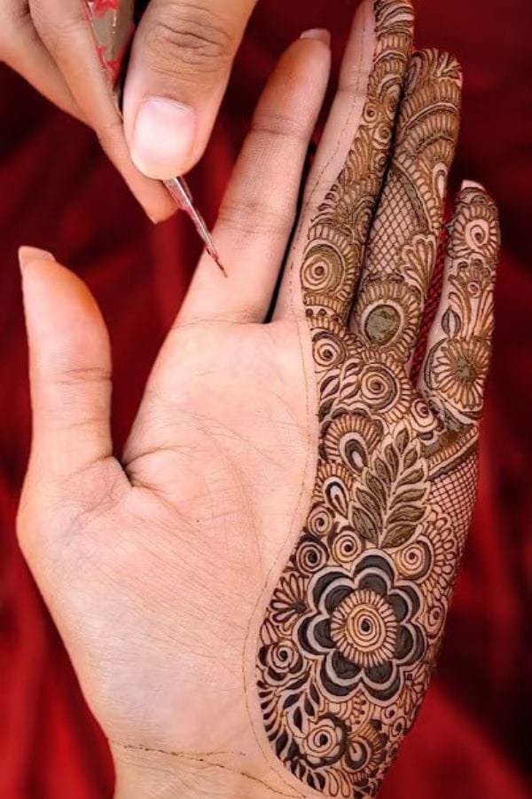 simple front hand mehndi