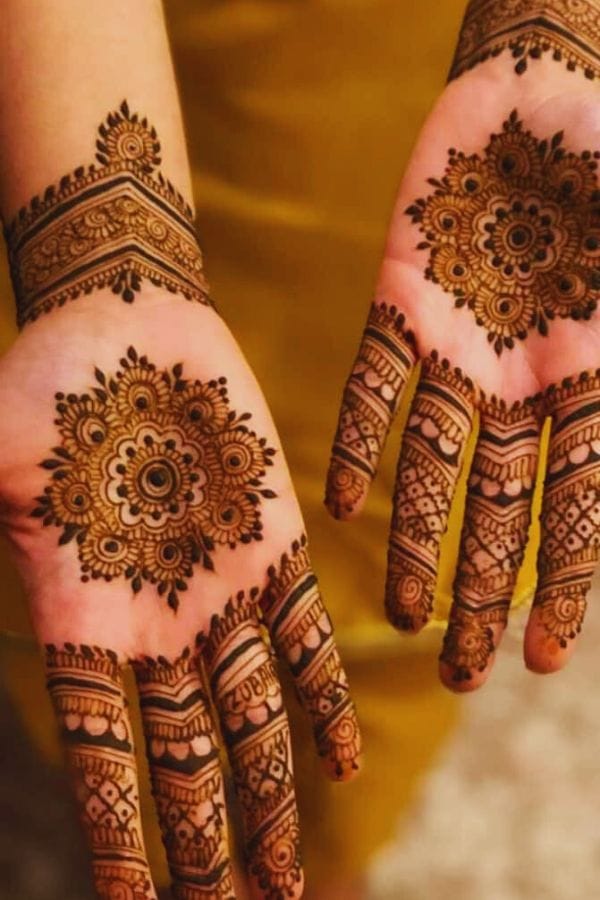 Minimalist Mehndi for the Subtle Bride (2)