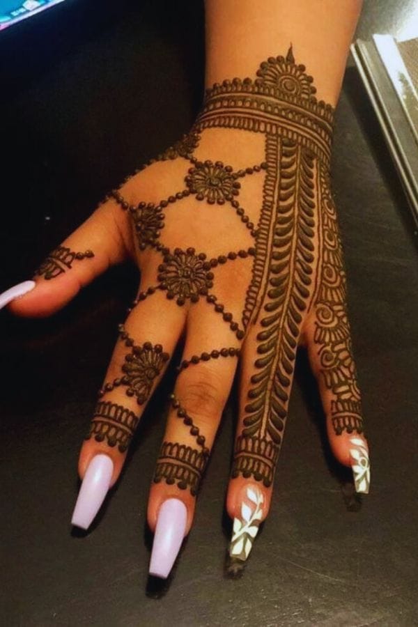 Minimalist Mehndi for the Subtle Bride