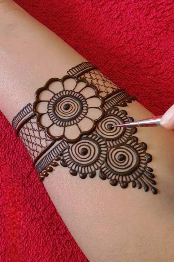 2025 front hand mehndi designs