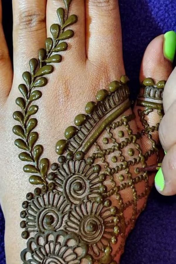 2025 front hand mehndi designs