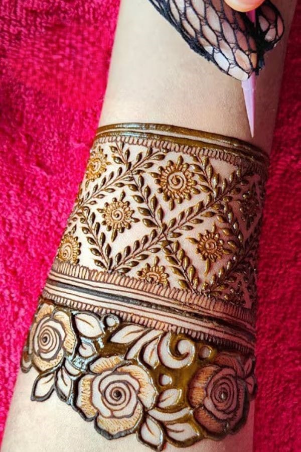 2025 front hand mehndi designs