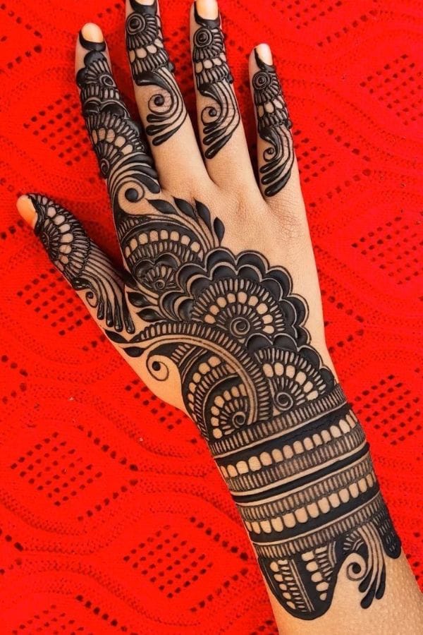 Simple Arabic Mehndi Designs for the Back Hand (11)