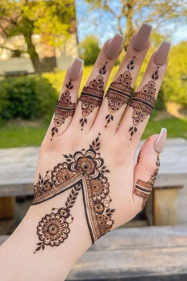 Simple Arabic Mehndi Designs for the Back Hand (13)