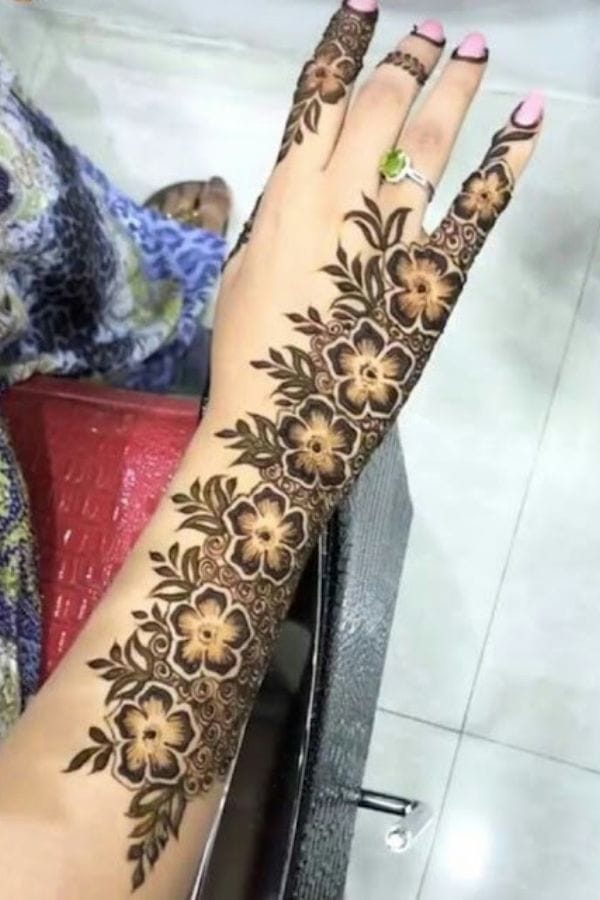 Simple Arabic Mehndi Designs for the Back Hand