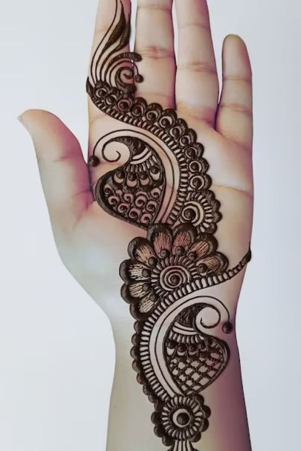 simple front hand mehndi