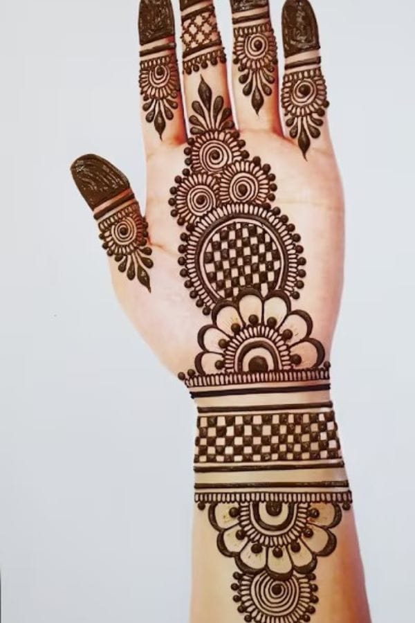simple front hand mehndi