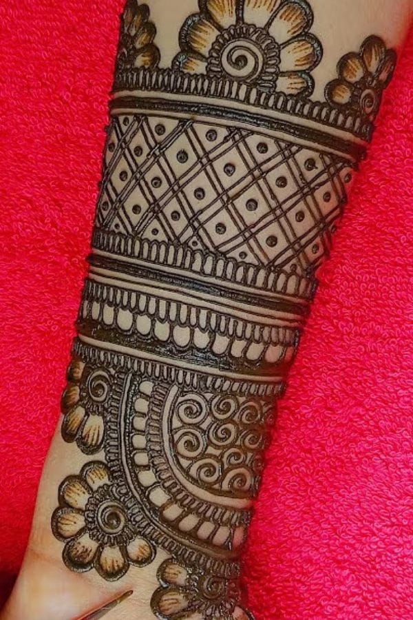 simple front hand mehndi