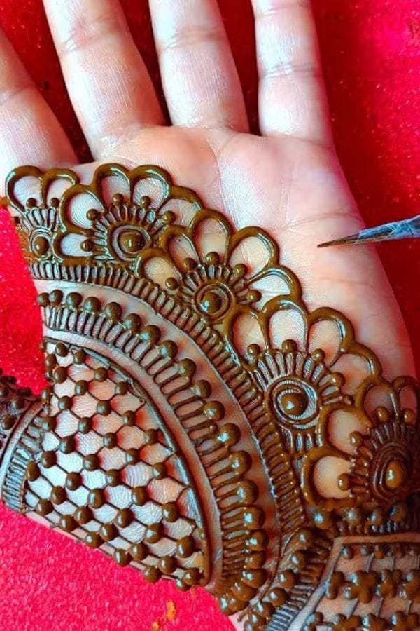 simple front hand mehndi