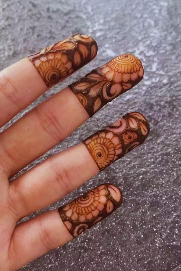 Heart & Finger-Tip Mehndi