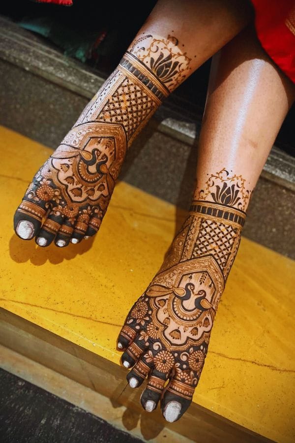 peacock feather in mehndi